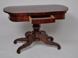 Антикварный Раскладной столик. Красное дерево. 1860 г. Голландия. 122x63-105 см. Цена 1650 евро